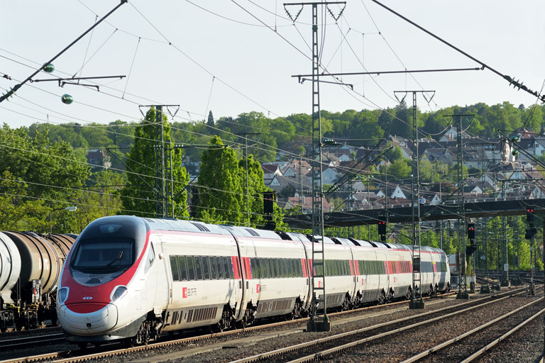 RABe 503 011 bei km 15,8 (Mai 2015)