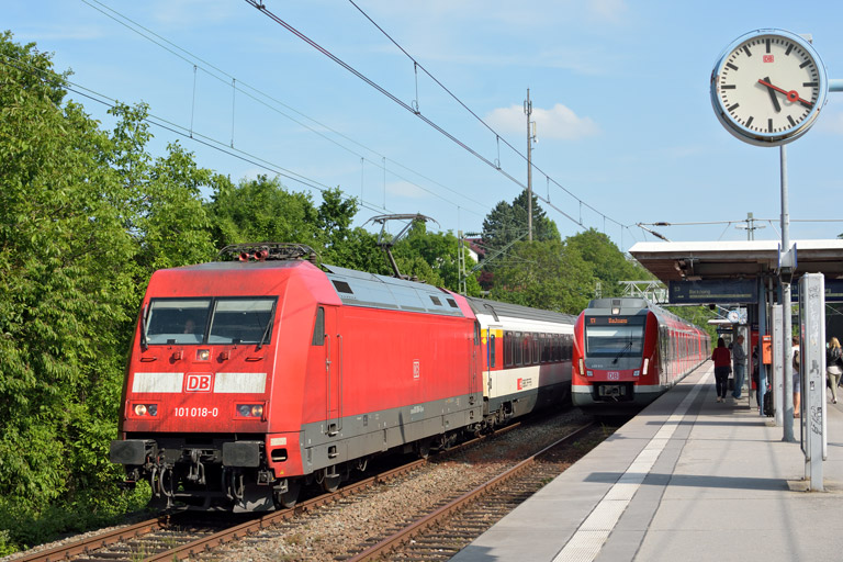 101 018 mit IC 184 bei km 14,0 (Juni 2016)