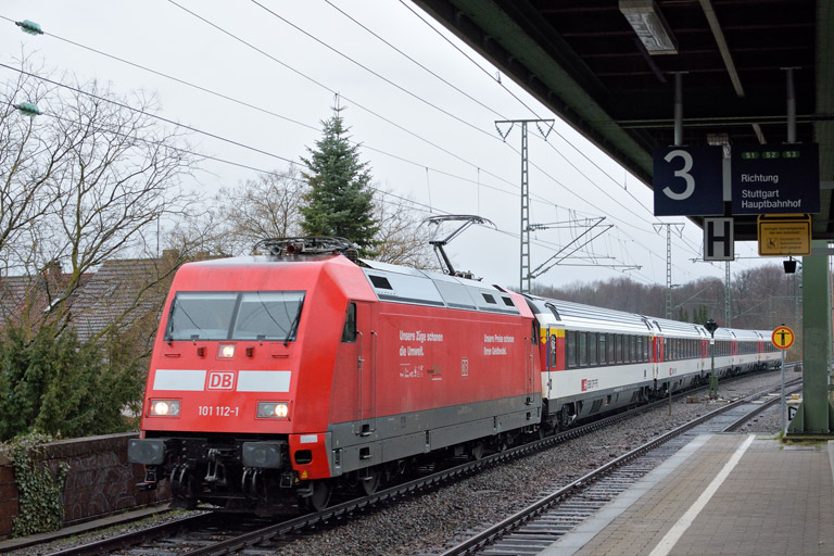 101 112 mit IC 184 bei km 16,8 (M&auml;rz 2016)
