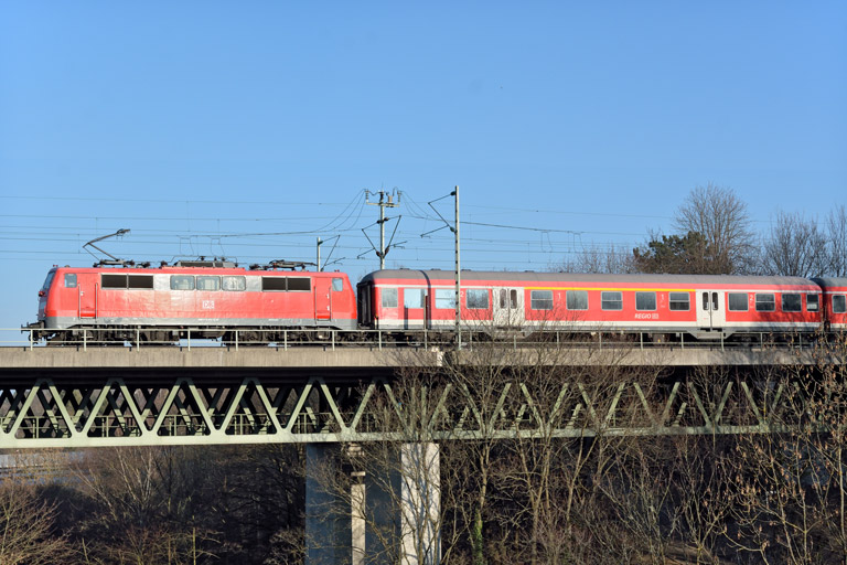 111 074 mit RB 19377 bei km 14,6 (M&auml;rz 2016)