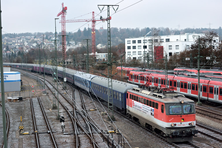 1142 654 mit DPE 1895 bei km 16,0 (Dezember 2016)