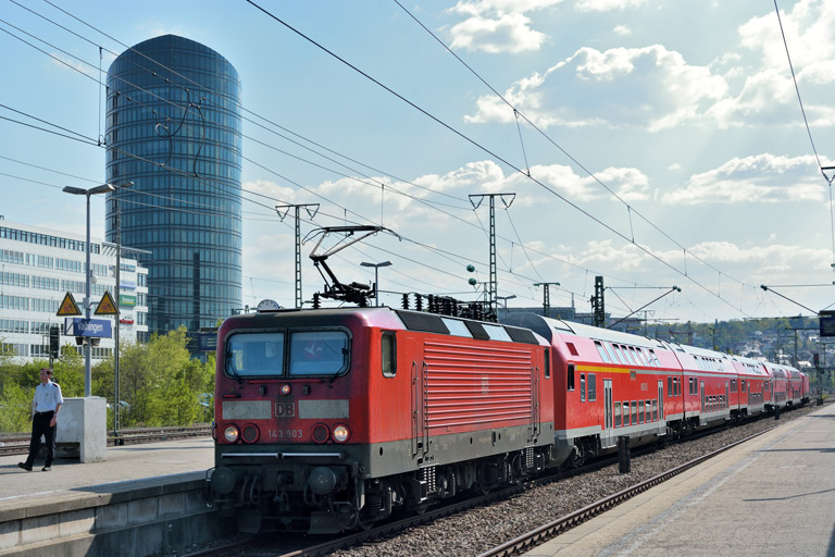 143 903 mit RC-D 17557 bei km 15,6 (Mai 2016)