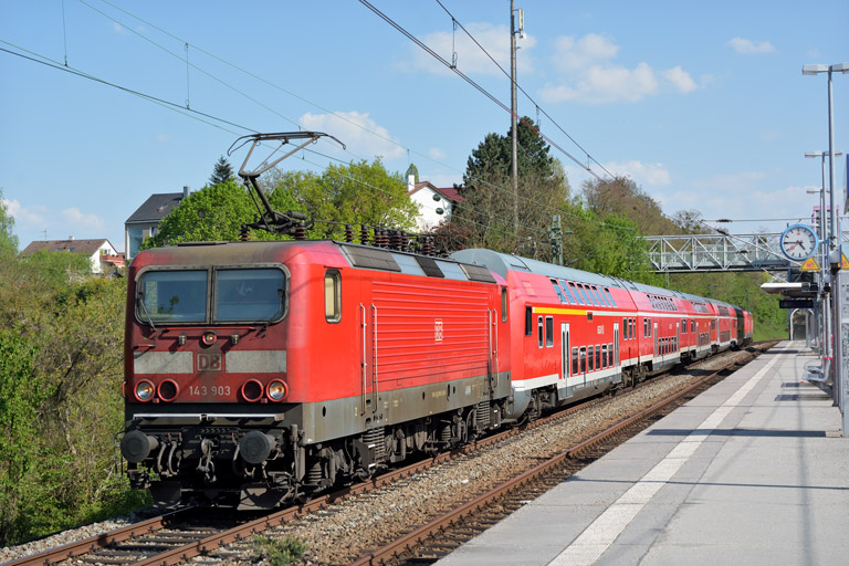 143 903 mit RC-D 17557 bei km 14,2 (Mai 2016)