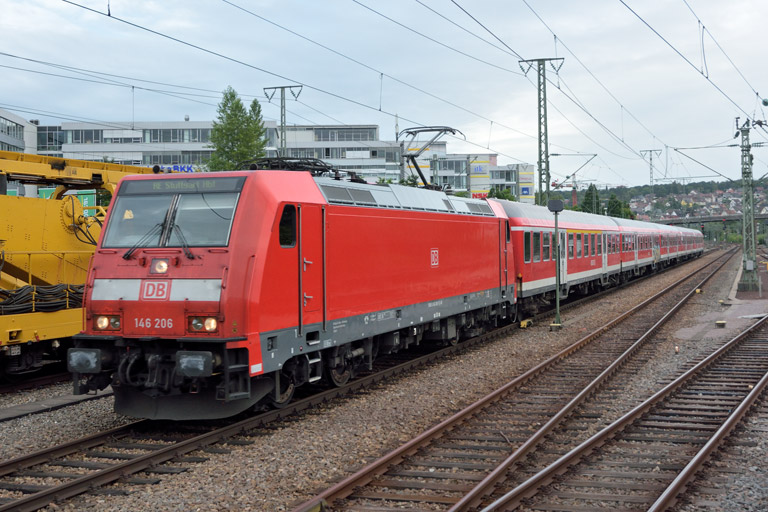 146 206 mit RE 19074 bei km 15,8 (Juli 2016)