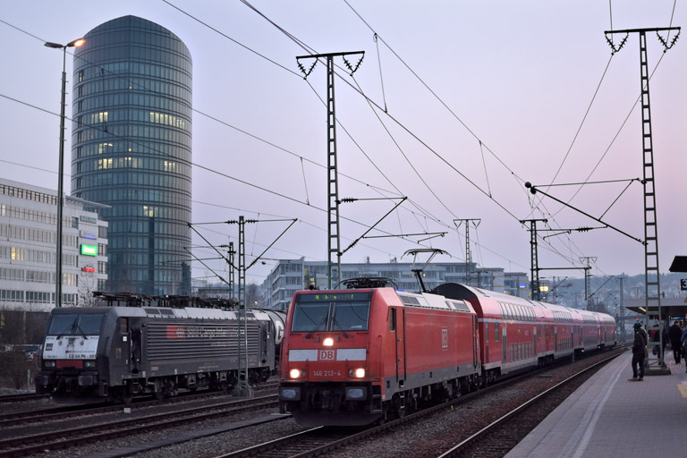 146 213 mit RE 19040 und ES 64 F4-091 bei km 15,6 (M&auml;rz 2016)