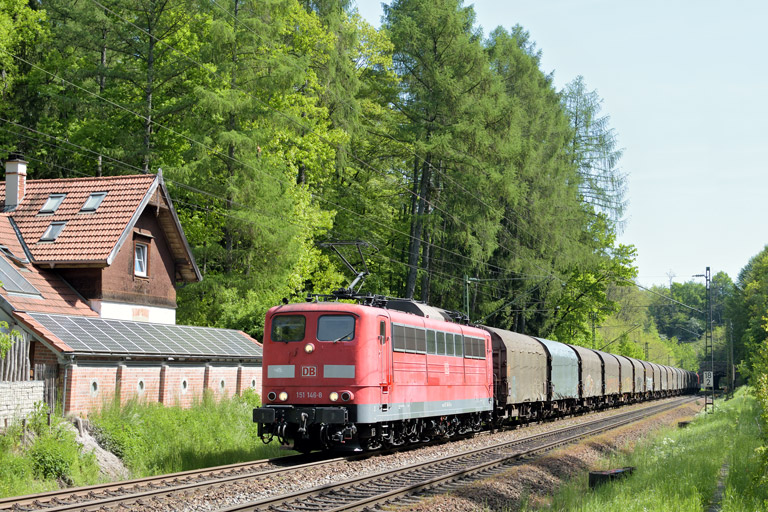 151 146 mit GM 49225 bei km 18,2 (Mai 2016)
