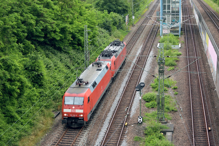152 152 und 185 110 bei km 14,0 (Juni 2016)