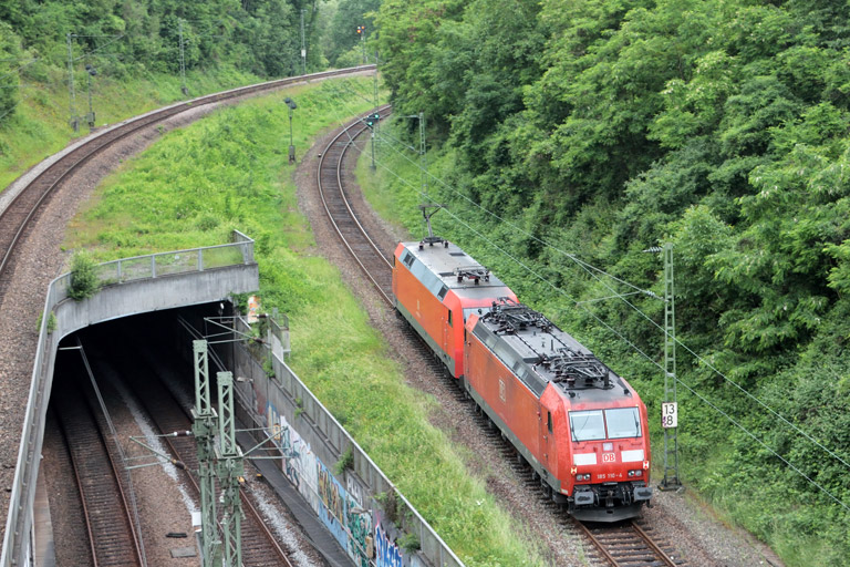152 152 und 185 110 bei km 13,8 (Juni 2016)