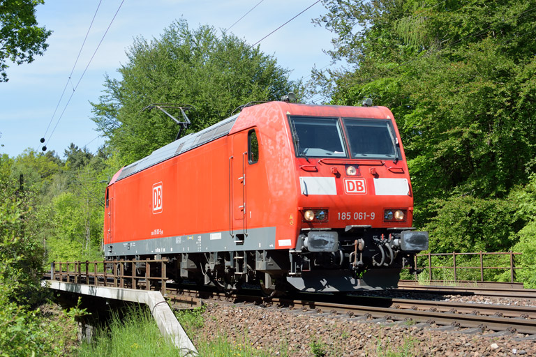 185 061 als T 67540 bei km 18,4 (Mai 2016)