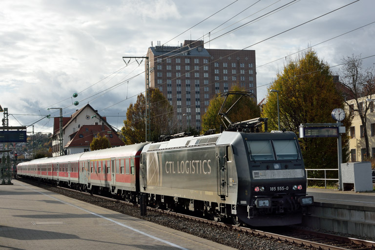 185 555 mit RE 19037 bei km 15,6 (November 2016)