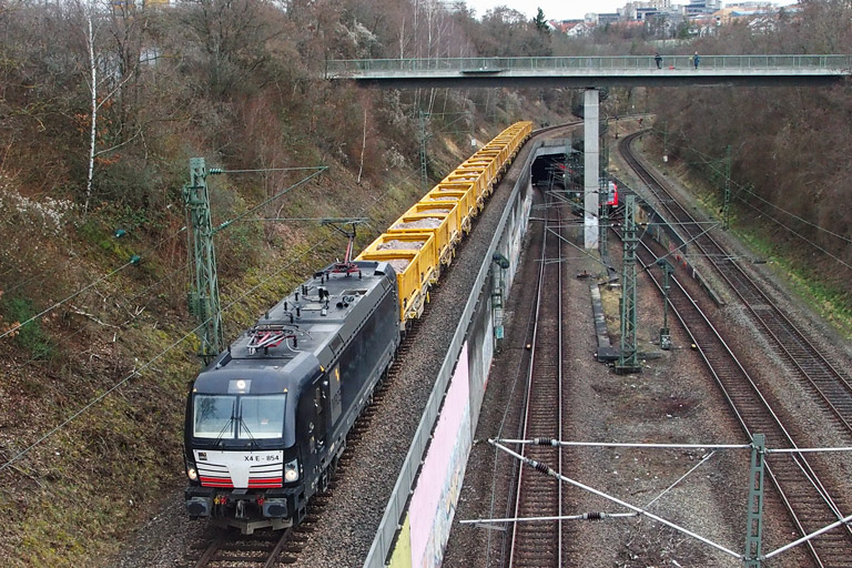 193 854 mit Bauz 92055 bei km 14,0 (Februar 2016)