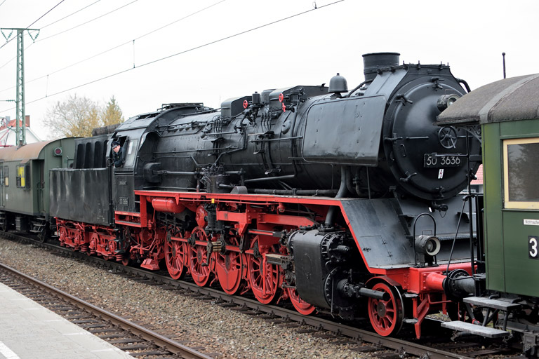 194 088 und 50 3636 mit DbZ 91860 bei km 16,8 (M&auml;rz 2016)