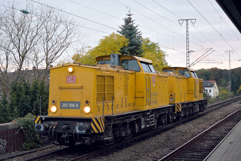 202 306 und 202 305 bei km 16,8 (Oktober 2016)