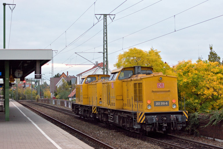 202 306 und 202 305 bei km 16,8 (Oktober 2016)