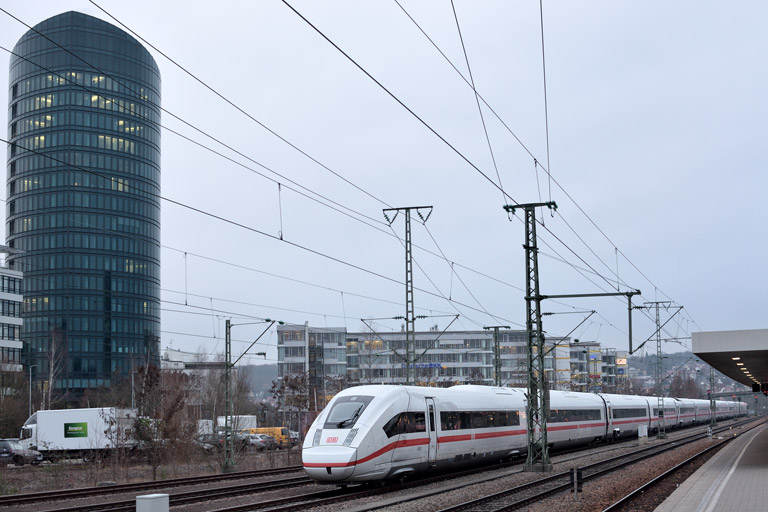Baureihe 412 (Tz 9005) bei km 15,6 (Februar 2016)