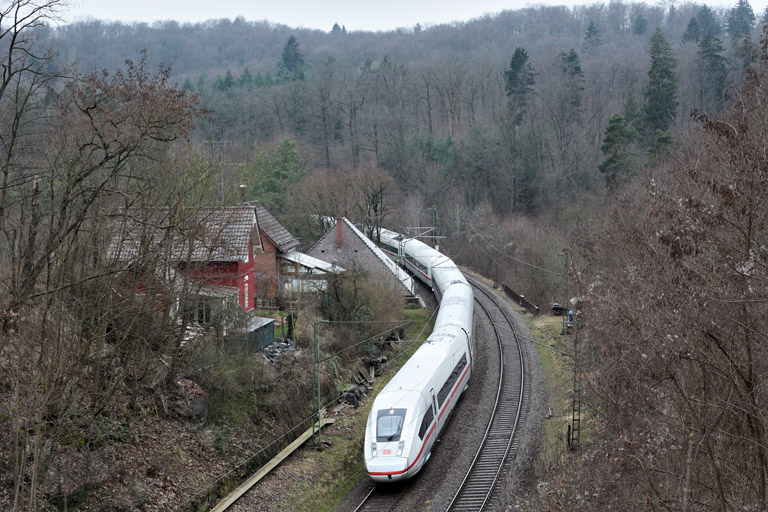 Baureihe 412 (Tz 9005) als LPFT-A 92450 bei km 10,8 (Februar 2016)