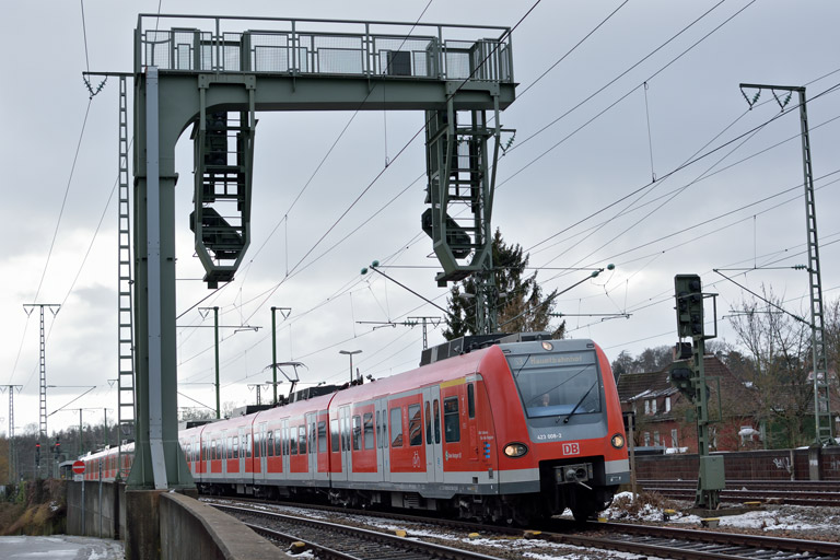 423 008 bei km 15,6 (Januar 2016)