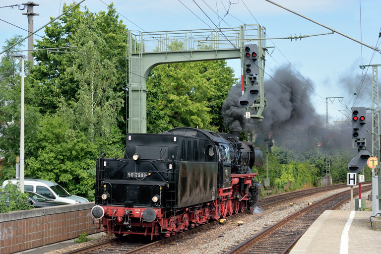 50 2988 als Tfzf 87077 bei km 16,6 (Juli 2016)