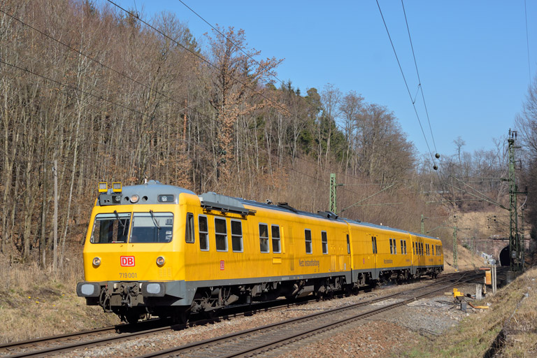 719 001/501 mit Mess-Nbz 93281 bei km 18,2 (M&auml;rz 2016)