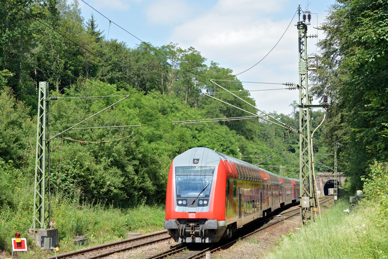 Regionalexpre&szlig; 19039 bei km 18,0 (Juli 2016)