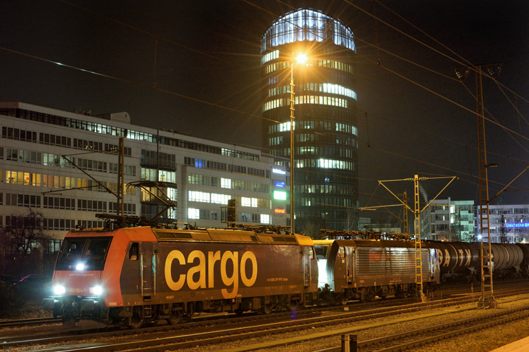 482 024 und ES 64 F4-091 bei km 15,6 (M&auml;rz 2016)