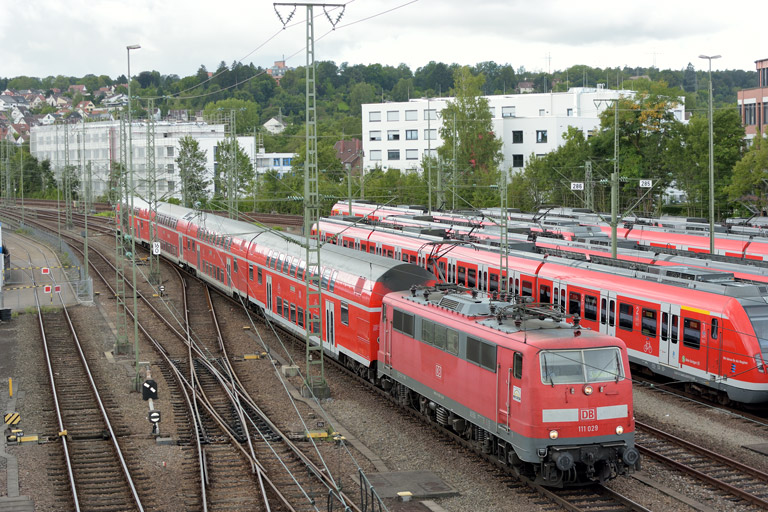 111 029 mit RE 69650 bei km 16,0 (August 2017)