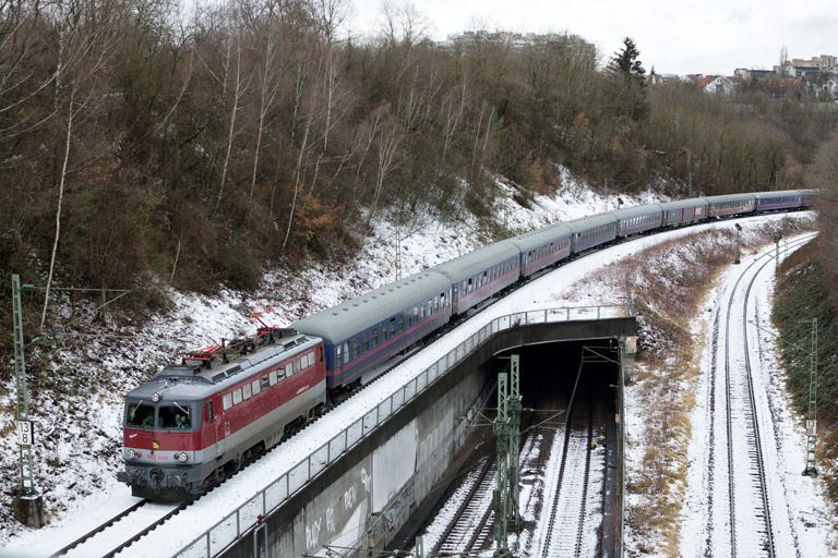 1142 654 mit DPE 1895 bei km 13,8 (Dezember 2017)