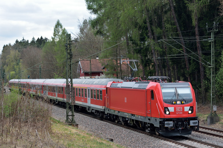147 006 mit RE 19187 bei km 18,2 (April 2017)