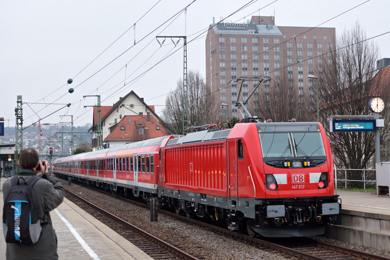 147 012 mit RB 19383 bei km 15,6 (M&auml;rz 2017)