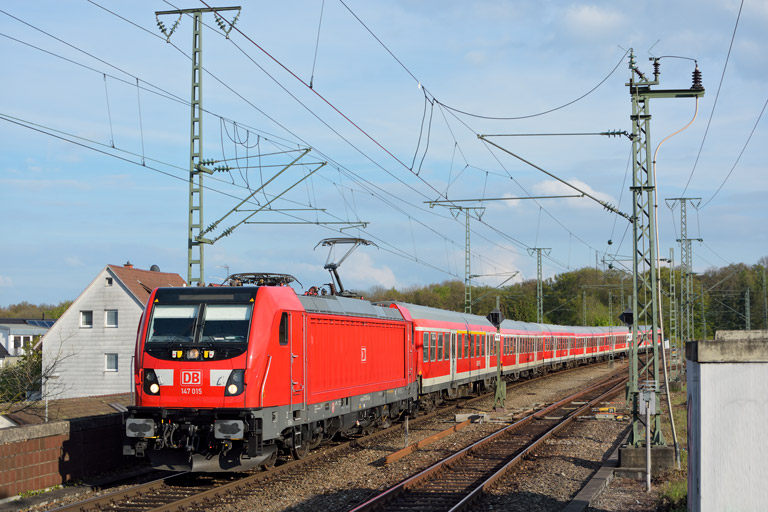 147 015 mit Lr 72904 bei km 16,8 (Mai 2017)