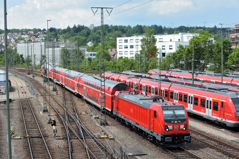 147 017 mit RE 19183 bei km 16,0 (Juni 2017)