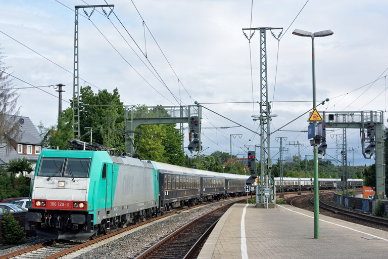 186 129 mit DPE 24186 bei km 16,8 (Juli 2017)