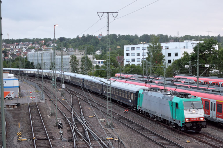 186 129 mit DPE 24214 bei km 16,0 (Juli 2017)