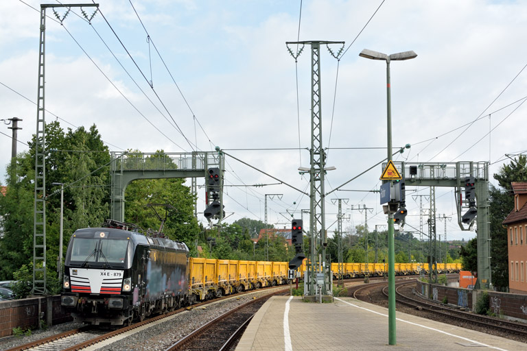 193 879 mit Bauz 29050 bei km 16,8 (Juli 2017)