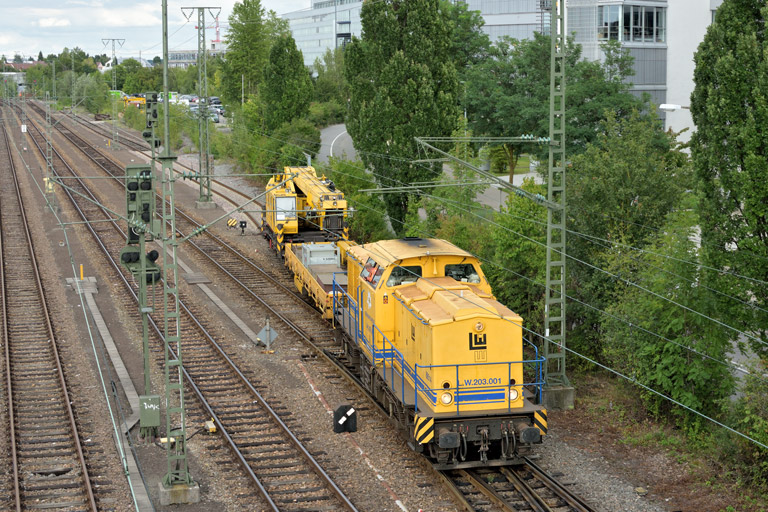 LW 203.001 (ex-DR 202 390) bei km 15,8 (August 2017)