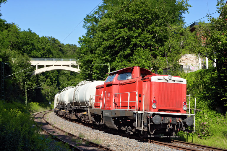 212 265 mit Bauz 94104 bei km 11,0 (August 2017)