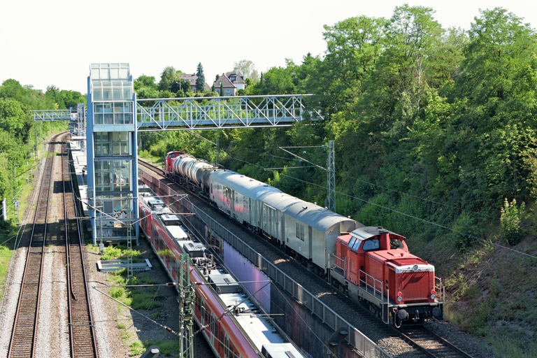 212 298 mit Bauz 94103 bei km 14,0 (August 2017)