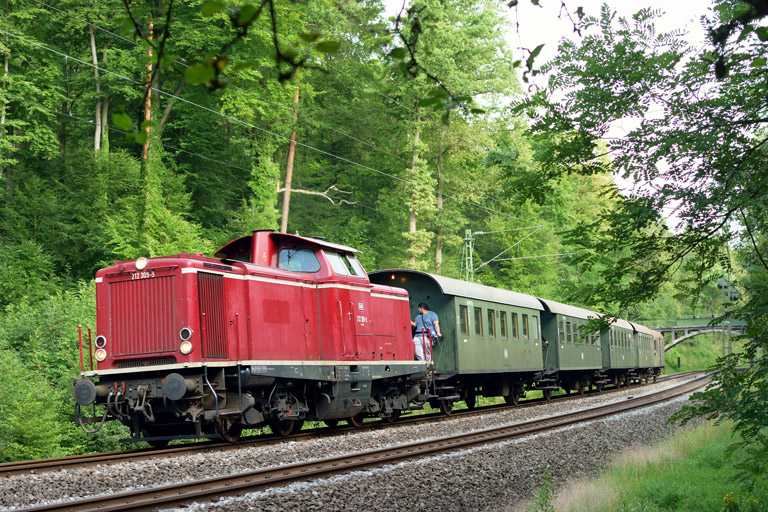 212 309 mit DPE 62208 bei km 11,8 (Juli 2017)