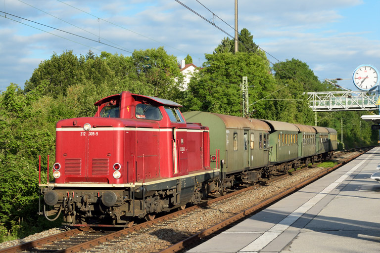 212 309 mit DPE 62216 bei km 14,2 (Juli 2017)