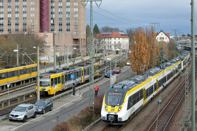 3442 202 und 3442 212 als RE 17607/17657 bei km 15,8 (Dezember 2017)