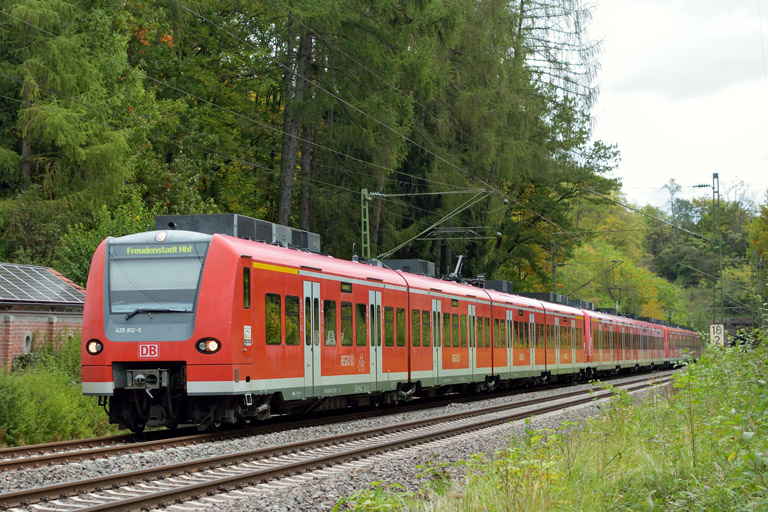 Baureihe 425 als RE 19091 bei km 18,2 (Oktober 2017)