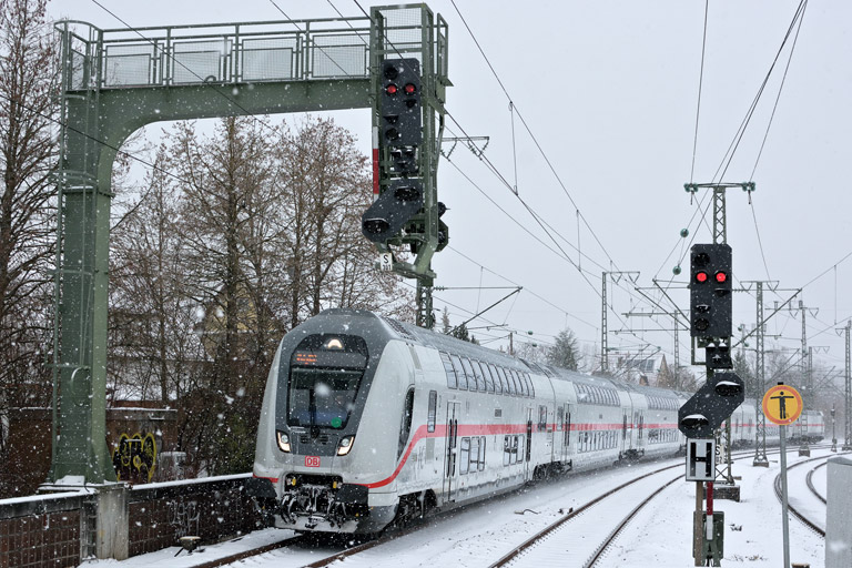 IC 2387/RE 52387 bei km 16,6 (Dezember 2017)
