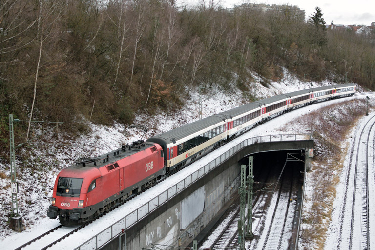 &Ouml;BB 1016 003 mit IC 185 bei km 13,8 (Dezember 2017)