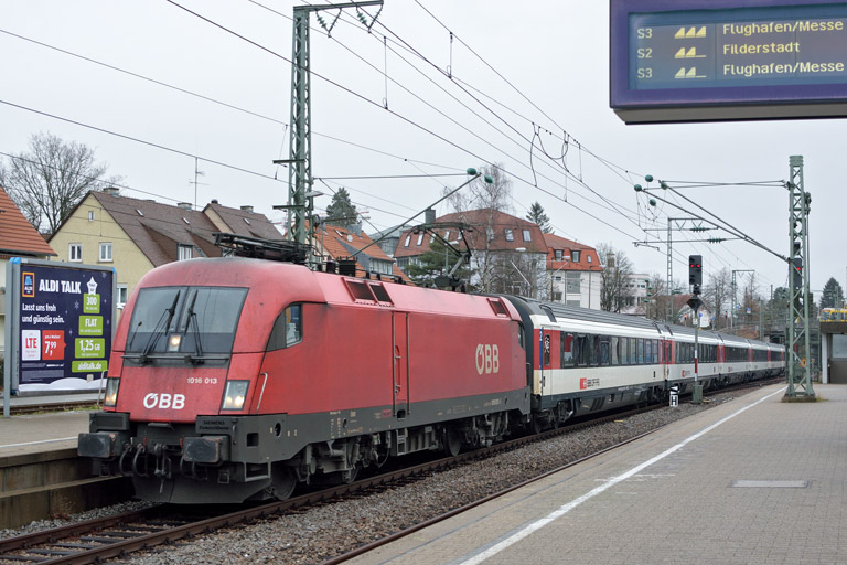 &Ouml;BB 1016 013 mit IC 187 bei km 15,6 (Dezember 2017)