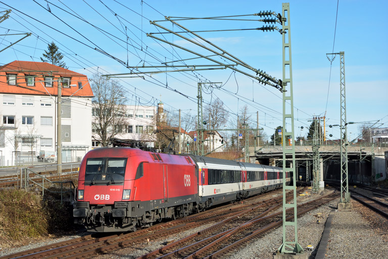 &Ouml;BB 1016 015 mit IC 187 bei km 15,4 (Dezember 2017)