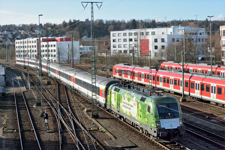 &Ouml;BB 1016 023 mit IC 2920 bei km 16,0 (Dezember 2017)