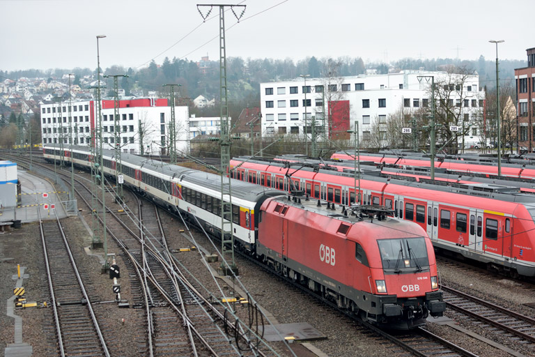 &Ouml;BB 1016 044 mit IC 282 bei km 16,0 (Dezember 2017)