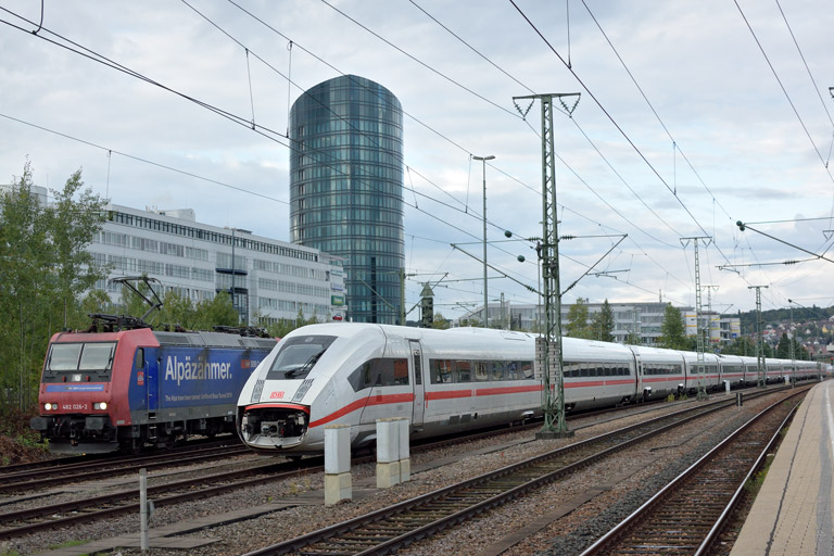 482 026 und 412 004 bei km 15,6 (September 2017)