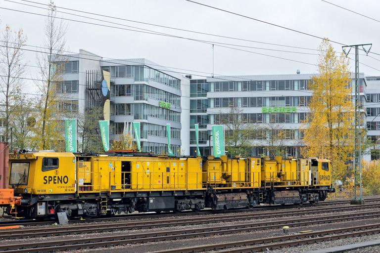 Schienenschleifzug Speno RR16 M6 bei km 15,8 (November 2017)