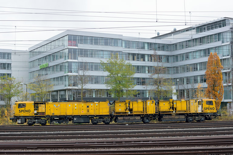 Schienenschleifzug Speno RR16 M6 bei km 15,8 (November 2017)